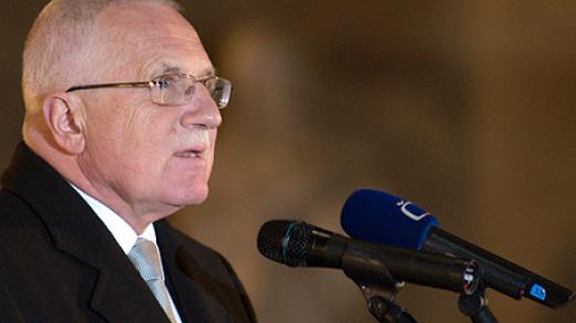 Prezident Václav Klaus tehdy jako premiér zasahoval do debaty o odsunu Němců
