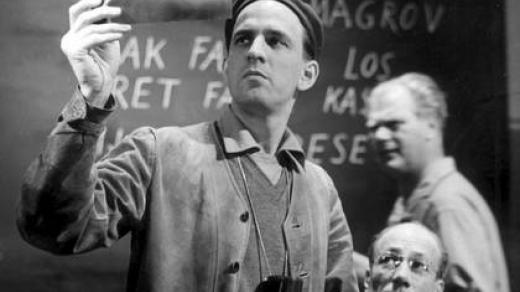 Ingmar Bergman při natáčení filmu Lesní jahody