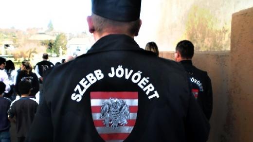 Hlídky nacionalistické maďarské Národní gardy si představují pořádek po svém