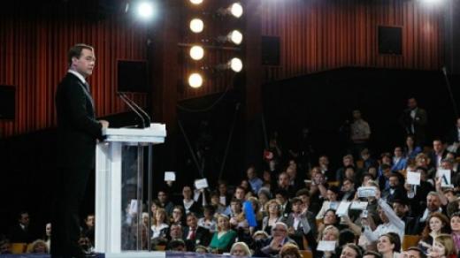 Velkolepá tisková konference prezidenta Medveděva připomínala tak trochu divadelní představení