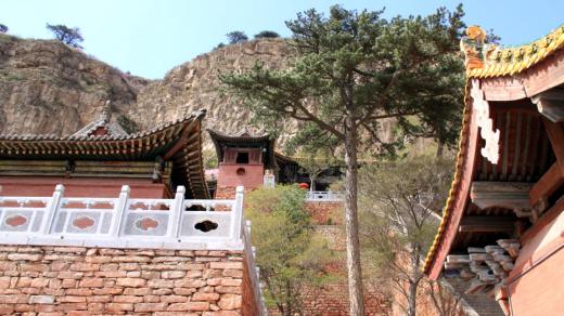 Komplex taoistických svatostánků na úbočí posvátné hory Cheng-šan