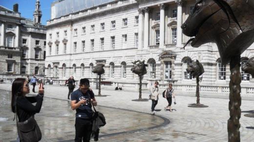 Aj Wej-wejovy skulptury v Londýně obdivují paradoxně i čínští turisté