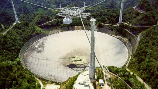 Radioteleskop u města Arecibo není jen největší, ale také nejcitlivější na světě
