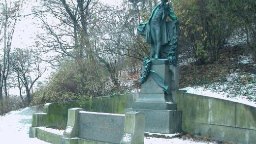 Myslbekův pomník Karla Hynka Máchy na pražském Petříně