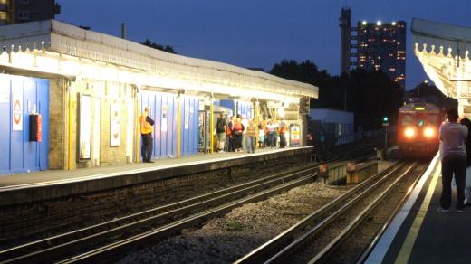 Dělníci a opraváři pečují o londýnské metro s láskou