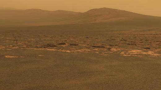 Západní okraj kráteru Endeavour na Marsu na fotografii z vozítka Opportunity