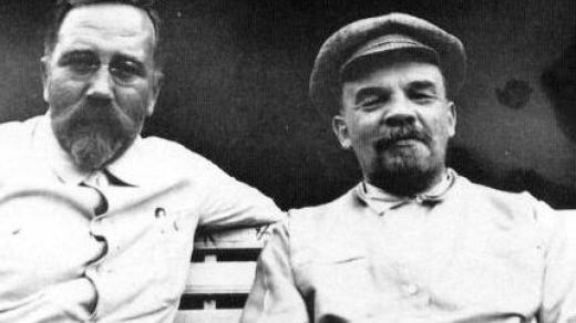 Lev Borisovič Kameněv a Vladimir Iljič Lenin, kol. 1922