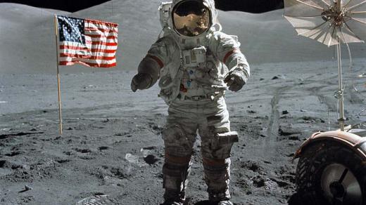 Americký astronaut Eugen Cernan byl v roce 1972 posledním člověkem na Měsíci. Po otci byl slovenského a po matce českého původu.