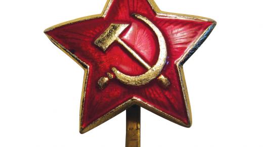 Symbol komunismu. Rudá hvězda se srpem a kladivem