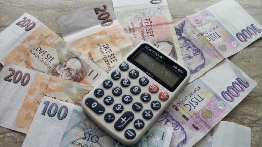 Bankovky a kalkulačka