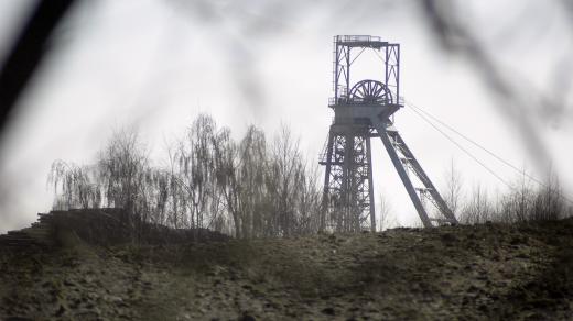 Uran se na Bystřicku těží přes půl století, místní už těžební věž jámy Rožná I ani nevnímají