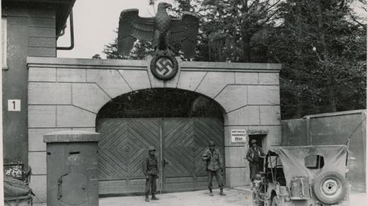Vstupní brána koncentračního tábora v Dachau