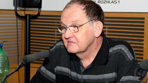 Petr Nováček sleduje politickou situaci v Česku od roku 1989