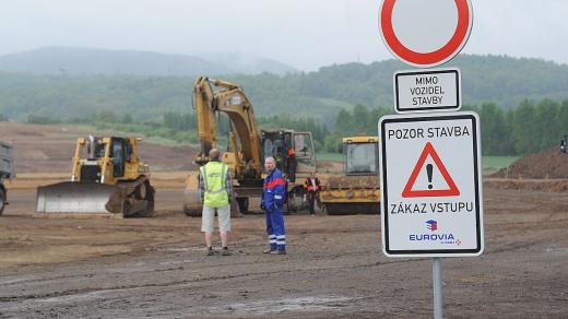 Dostavba dálnice D8 přes České středohoří