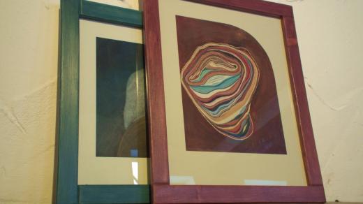 Některé obrazy jsou odsouzeny k tomu být opřeny v koutu o zeď