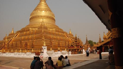 Ve zlaté pagodě Shwesandaw jsou uloženy Buddhovy vlasy