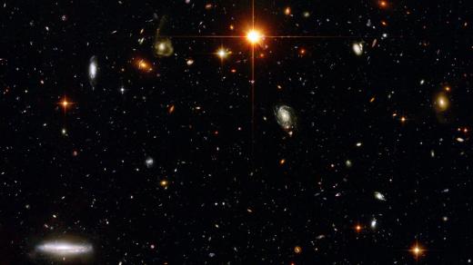 Vzdálené galaxie ve vesmíru