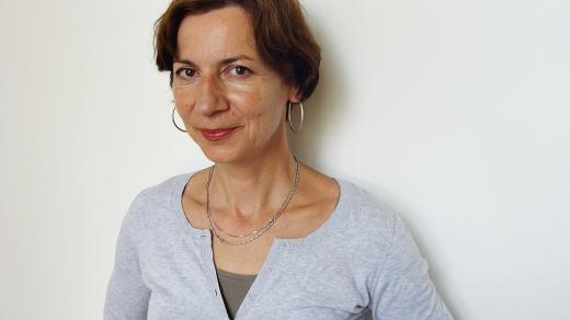 Michaela Pavlátová na chodbě Radia Wave