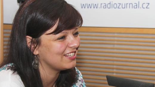 Silvie Dymáková přijala pozvání Lucie Výborné do studia Radiožurnálu