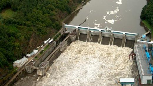 Štěchovická přehrada zadržovala nápor vody při povodních v srpnu 2002 jen s velkými obtížemi
