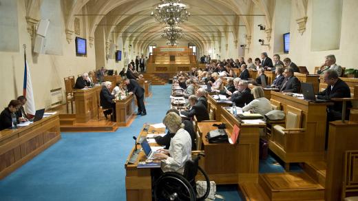 Schůze Senátu, který má na programu návrh zákona o majetkovém vyrovnání s církvemi