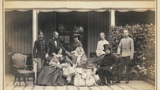 Arcivévoda František Karel a jeho rodina (manželka Žofie, František Josef s Alžbětou a dětmi Rudolfem a Gizelou, Maxmilián s Charlottou, Karel Ludvík a Ludvík Viktor) v roce 1861