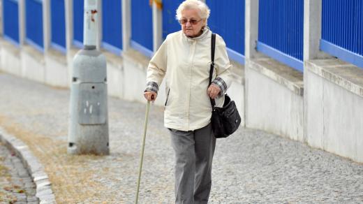 Důchodci (ilustrační foto)