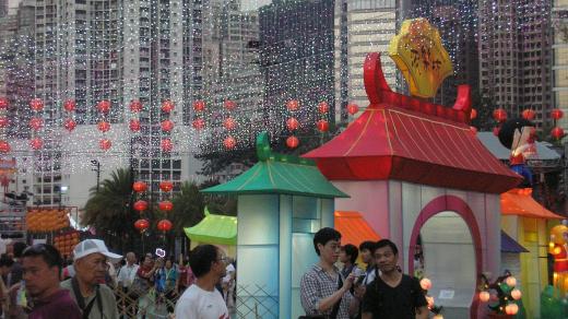 V Hongkongu se navíc každoročně konají lampiónové přehlídky