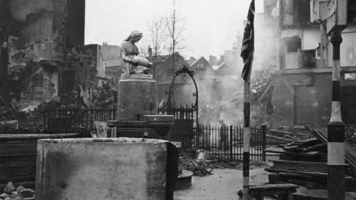 Poškozeno bombou, Bloomsbury Square, Londýn 1940