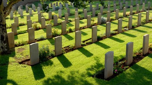 Britské hřbitovy po celém světě mají jednotnou, dokonalou úpravu