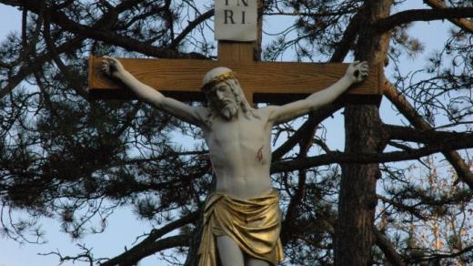 Kříž na Olšanských hřbitovech