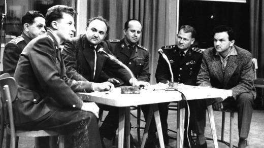 Výstava 40T10, Armádní vysílání; Slavomil Vondrášek, vpravo Zdeněk Svěrák (1963)