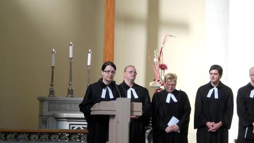 Farářka Ewa Jelinek (vlevo)