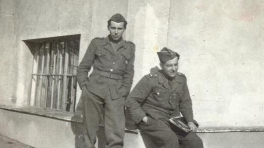 Alexander Gajdoš v roce 1948 (vlevo)
