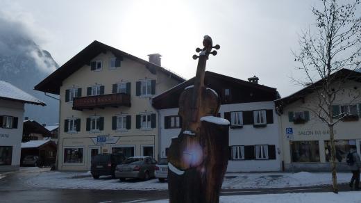 Bavorská obec Mittenwald je od 17. století centrem výroby houslí 