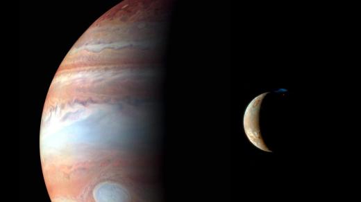 Jupiter a jeho měsíc Ió