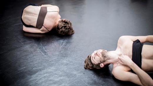 Ze zkoušky představení Boys Who Like To Play With Dolls