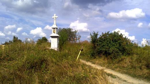 Kříž u silnice ze Svatoňovic do Budišova nad Budišovkou.jpg