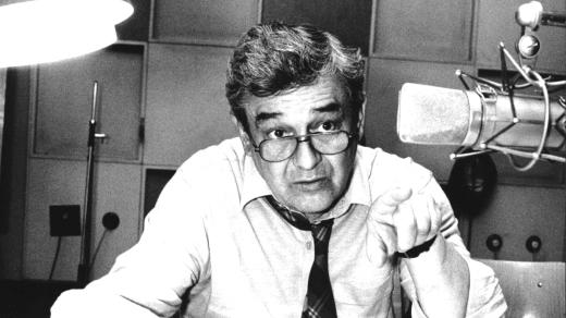 Josef Vinklář v rozhlasovém studiu