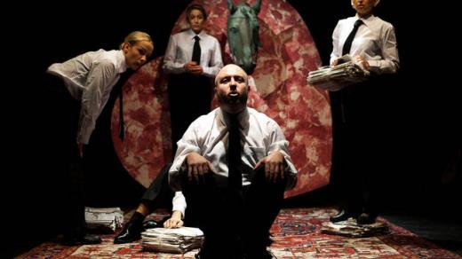 Z představení Země Lhostejnosti  