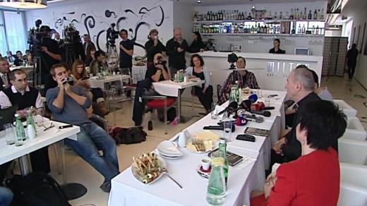 Róbert Bezák při představení své knihy Vyznanie