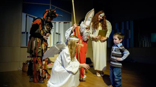 Mikuláš, čert a anděl obchází děti každý rok