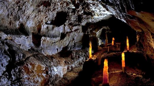 Osvětlená jeskyně