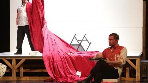 Macbeth v Divadle Jiřího Myrona: Vladimír Polák (Macbeth), František Strnad (Banquo)