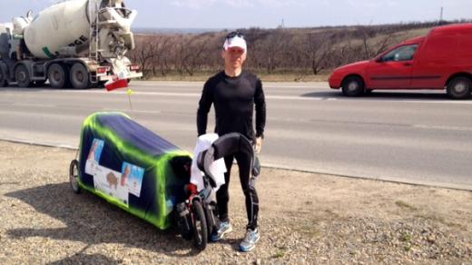Dva tisíce kilometrů ze severu Polska do Vatikánu chce Piotr Kurylo uběhnout za měsíc