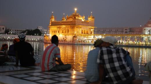 Zlatý chrám v indickém Amritsaru 