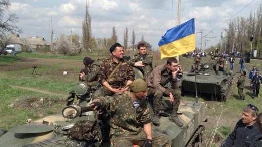 Ukrajinští vojáci nedaleko Kramatorsku na východě země
