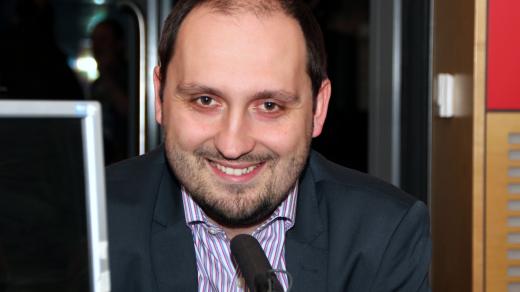 Zdeněk Hazdra se domnívá, že politici by neměli komentovat dění v ÚSTR