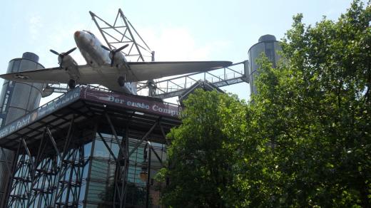 Rozinková Dakota trůní na střeše berlínského Technického muzea