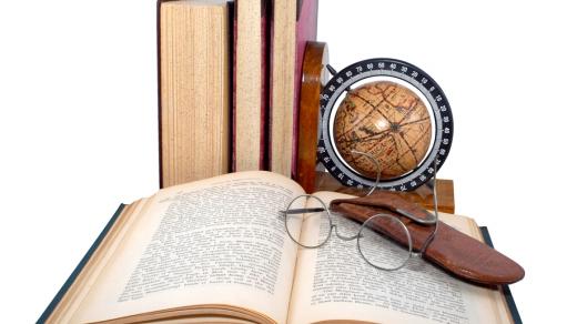 Studium, etymologie, knihy, brýle, globus